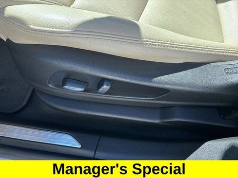 Used 2019 Cadillac XT5 FWD image 12