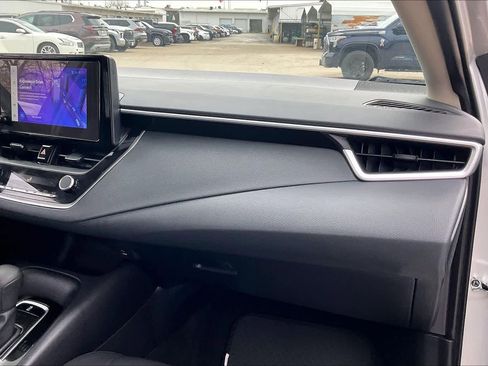 Used 2025 Toyota Corolla LE image 18