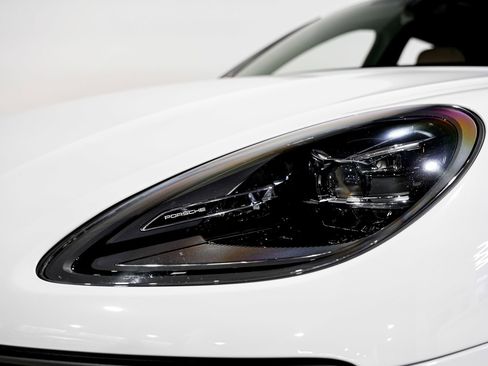 Used 2023 Porsche Macan S AWD/4WD image 39