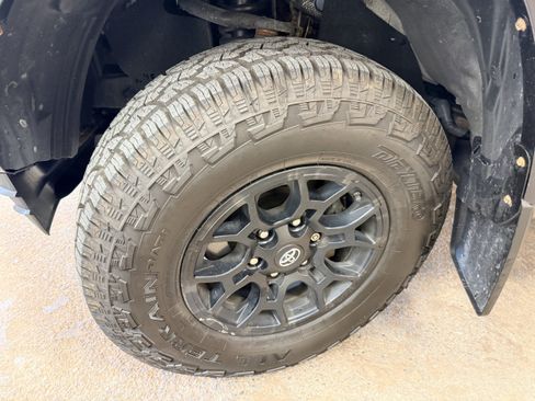 Used 2021 Toyota Tacoma SR5 AWD/4WD image 4
