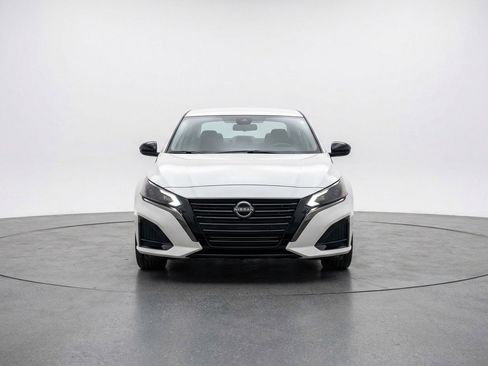 Used 2025 Nissan Altima 2.5 SV image 2