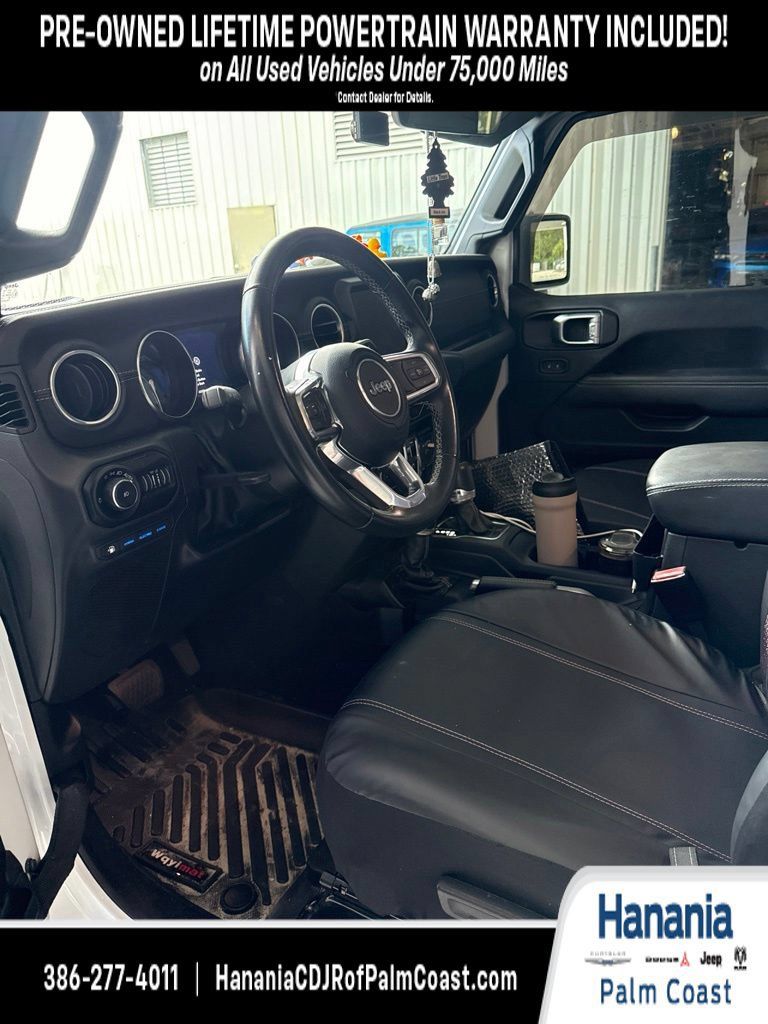 Used 2022 Jeep Wrangler Unlimited Sahara AWD/4WD image 5