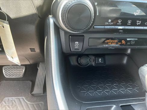 Used 2021 Toyota RAV4 LE w/ Carpet Mat Package (TMS) FWD image 13