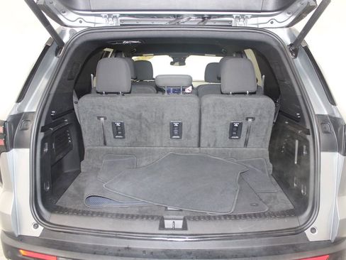 Used 2024 Chevrolet Traverse LT image 14