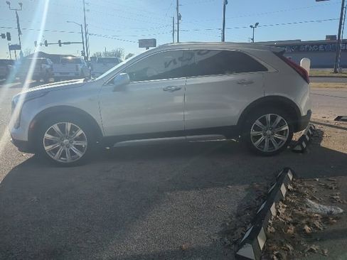Used 2020 Cadillac XT4 Premium Luxury image 4