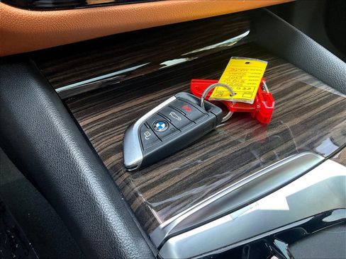 Used 2021 BMW 530i xDrive AWD/4WD image 28