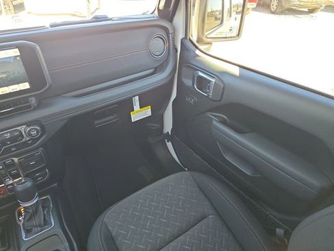 New 2026 Jeep Gladiator Mojave w/ Steel Bumper Group image 12