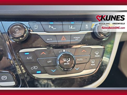 Used 2024 Chrysler Pacifica Touring-L FWD image 19