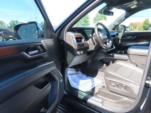 Used 2025 GMC Yukon Denali AWD/4WD image 17