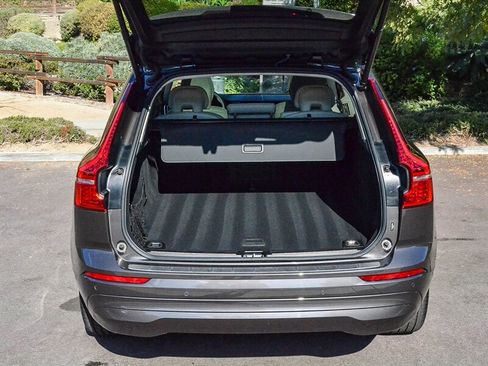 Used 2022 Volvo XC60 B5 Momentum w/ Advanced Package image 31