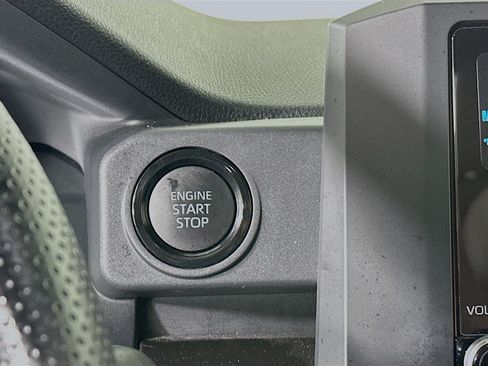 Used 2025 Toyota Tacoma SR5 AWD/4WD image 20