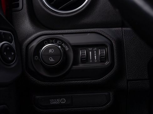 Used 2020 Jeep Gladiator Overland image 19