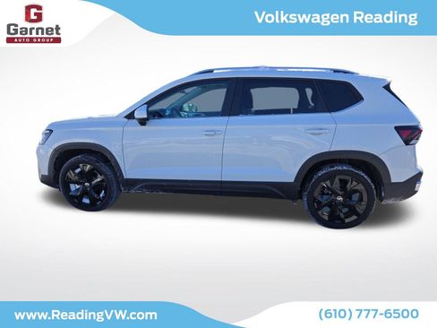 New 2025 Volkswagen Taos SE image 12