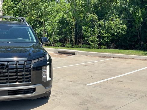 Used 2023 Hyundai Palisade SEL w/ Premium Package AWD/4WD image 3