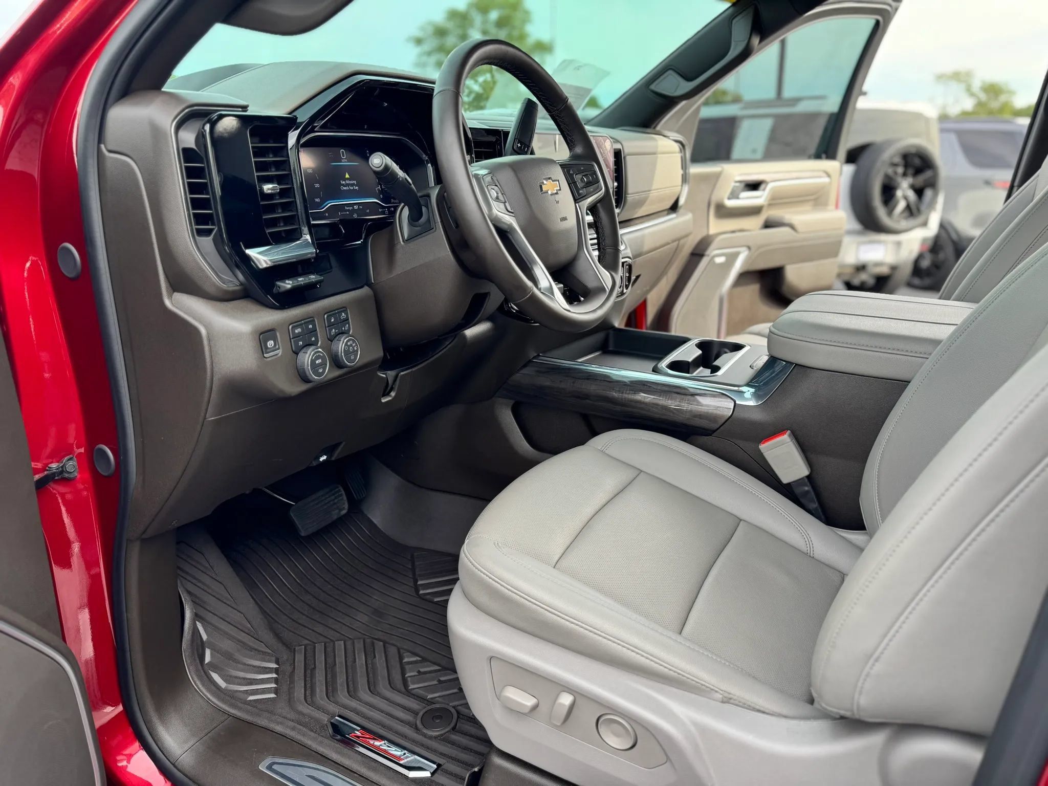 Used 2025 Chevrolet Silverado 3500 LTZ w/ LTZ Plus Package AWD/4WD image 10
