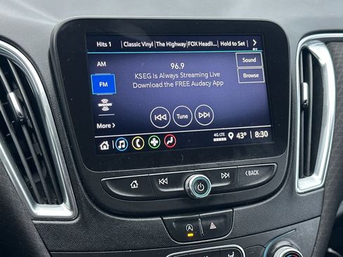 Used 2021 Chevrolet Malibu LT image 19