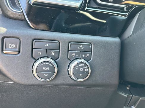 New 2026 GMC Sierra 2500 SLE image 13