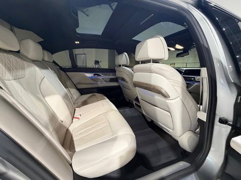 Used 2020 BMW 750i xDrive w/ Executive Package image 25