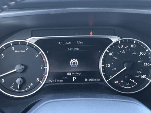 Used 2025 Nissan Rogue SV w/ SV Premium Package image 17