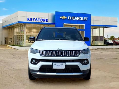 Used 2025 Jeep Compass Limited AWD/4WD image 2