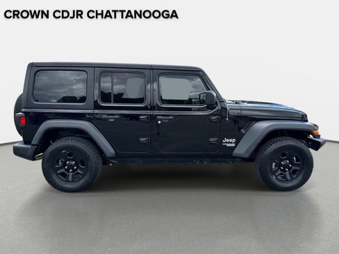 Used 2018 Jeep Wrangler Unlimited Sport AWD/4WD image 3