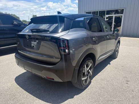 Used 2025 Nissan Kicks SV FWD image 6