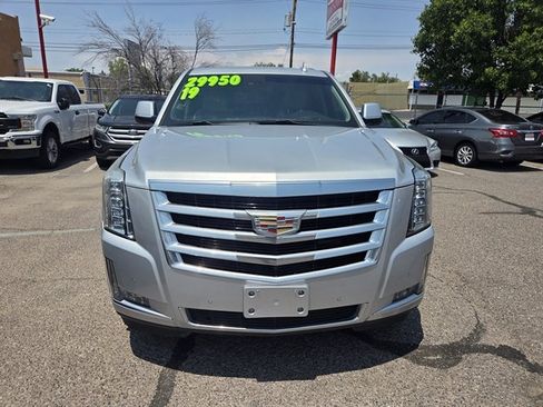 Used 2019 Cadillac Escalade ESV Luxury AWD/4WD image 4