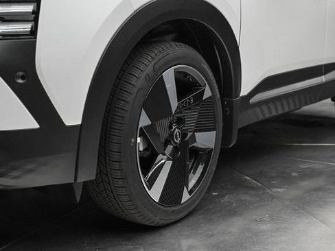 New 2025 Nissan Kicks SR image 7