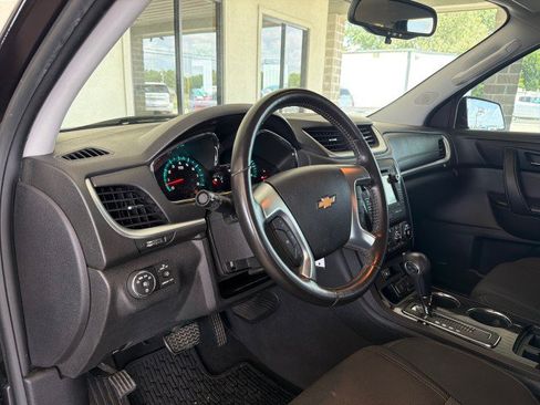 Used 2017 Chevrolet Traverse LT w/ Traveler's Package FWD image 13