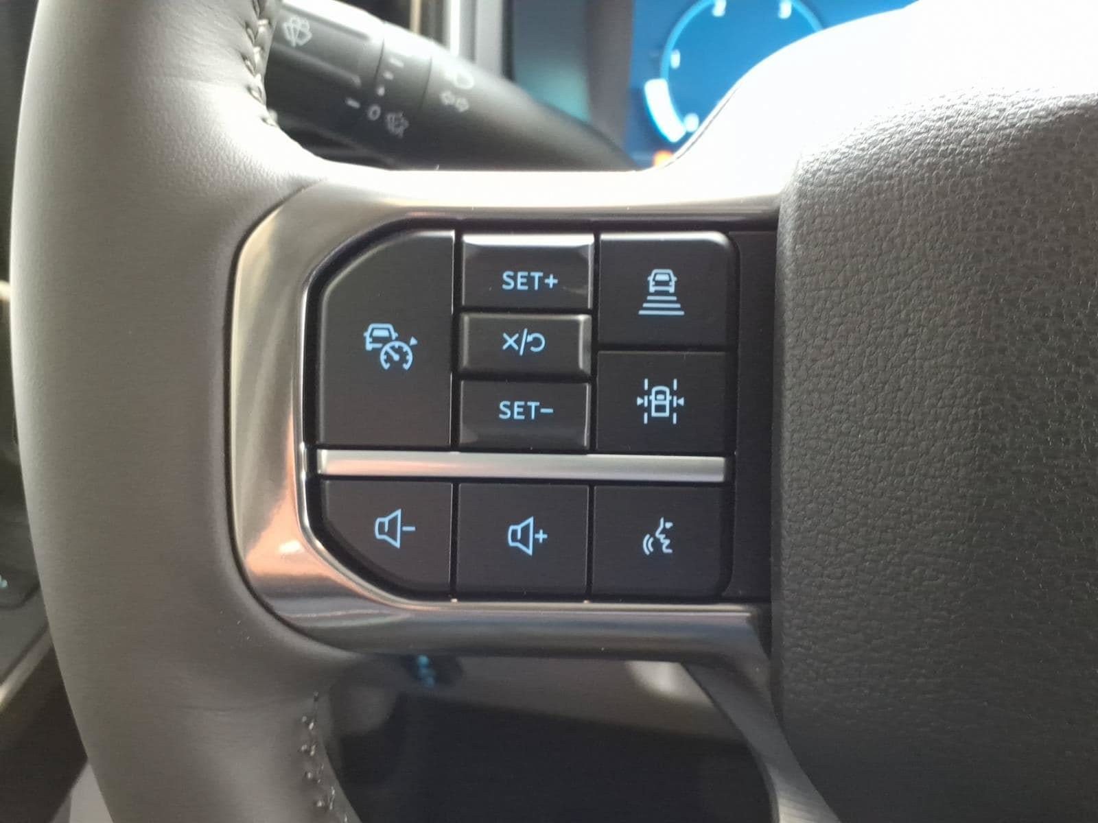 New 2026 Ford F350 Platinum w/ Platinum Plus Package AWD/4WD image 13