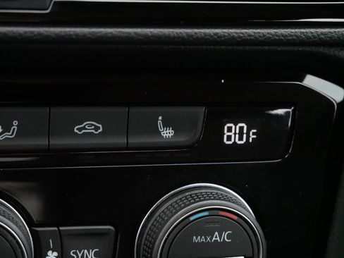 Used 2023 Volkswagen Taos SEL image 31