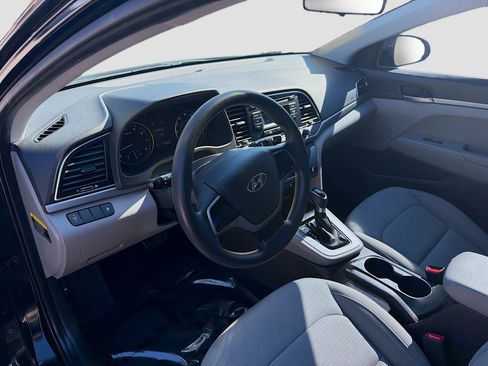 Used 2017 Hyundai Elantra SE image 7