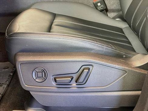 Used 2025 Audi Q5 Premium w/ 19" Wheel Package AWD/4WD image 17