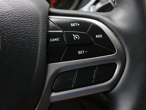Used 2022 Jeep Cherokee Latitude Lux AWD/4WD image 34