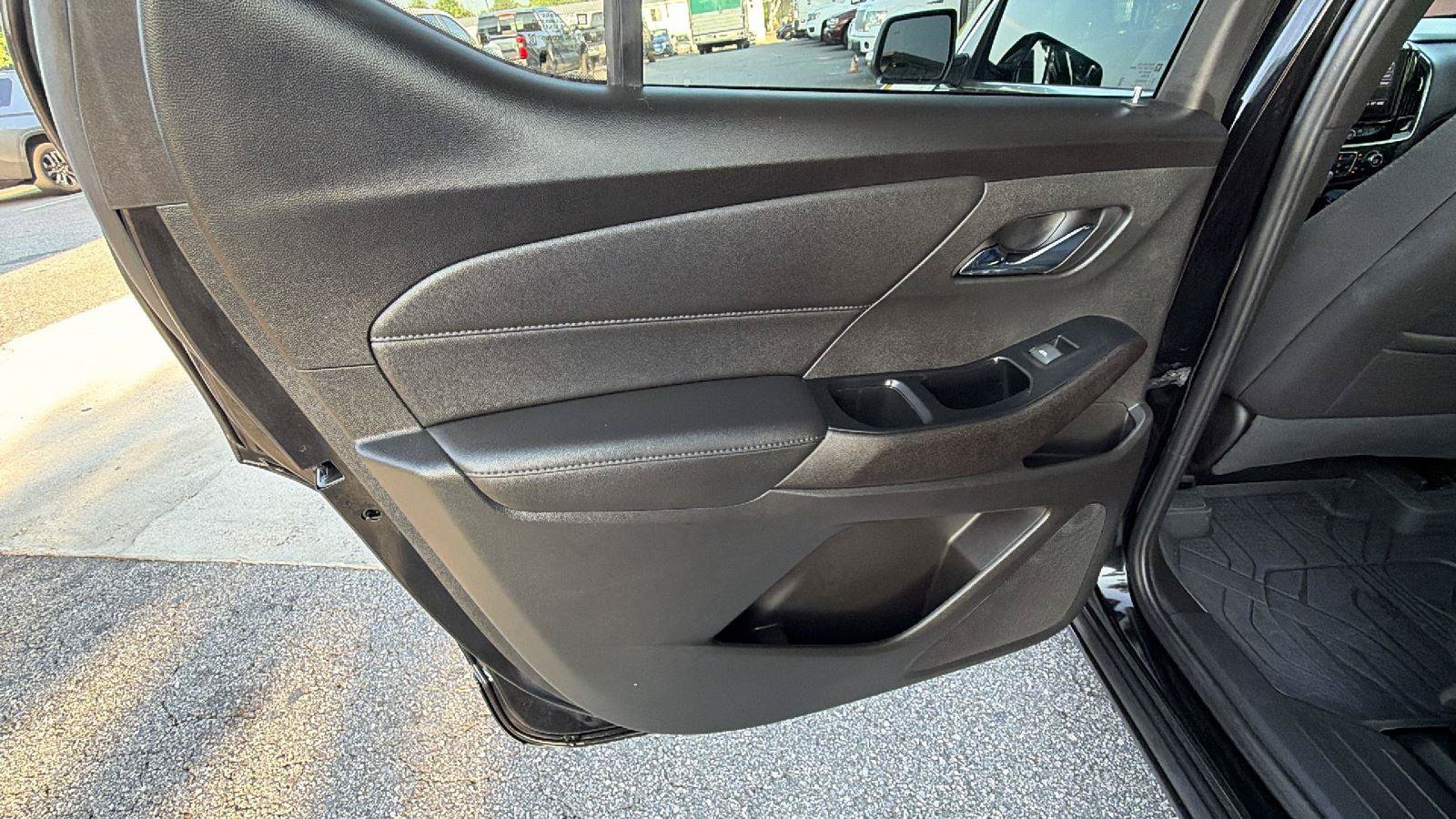 Used 2023 Chevrolet Traverse LT FWD image 22