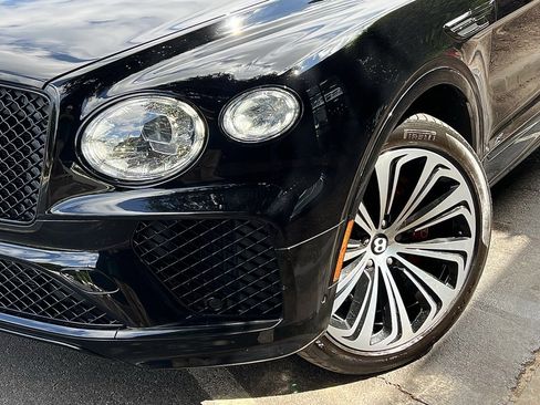 Used 2023 Bentley Bentayga image 23
