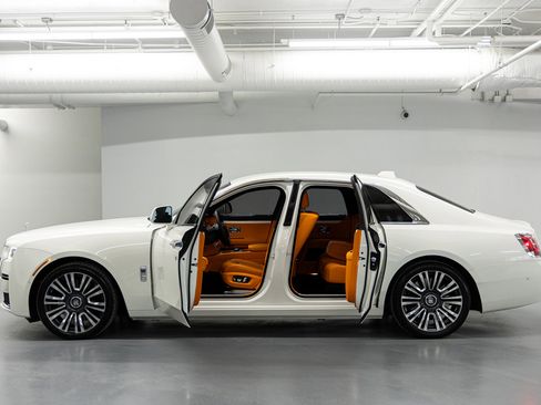 Certified 2022 Rolls-Royce Ghost image 10