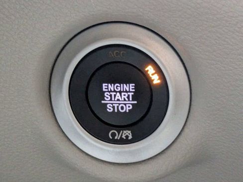 Used 2020 Chrysler Pacifica Touring-L FWD image 30