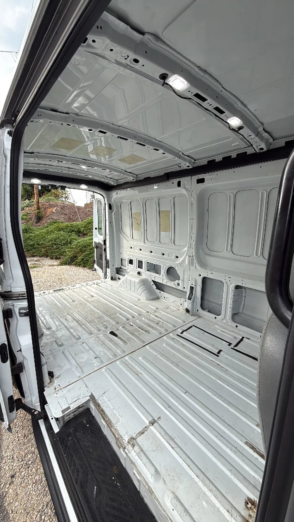 Used 2018 Ford Transit 350 148 Medium Roof RWD image 18
