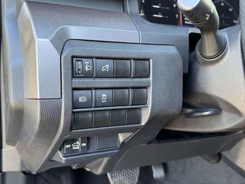 Used 2025 Toyota Tacoma TRD Off-Road image 10