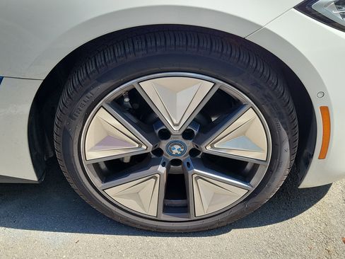Used 2023 BMW i4 eDrive35 w/ Premium Package RWD image 7