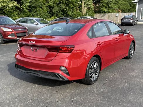 Used 2023 Kia Forte LXS w/ LXS Technology Package FWD image 5
