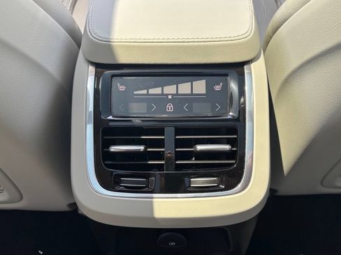 Used 2023 Volvo XC90 T8 Ultimate w/ Lounge Package AWD/4WD image 23