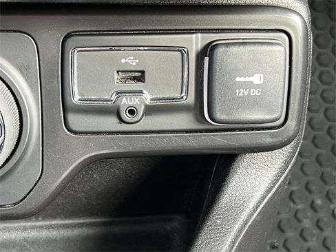 Certified 2022 Jeep Renegade Latitude w/ Convenience Group image 27