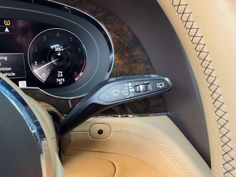 Used 2022 Bentley Bentayga image 58