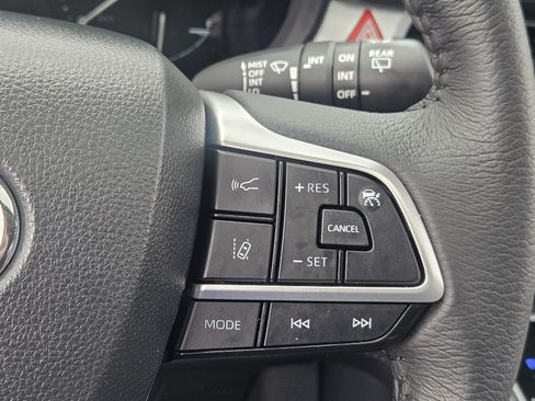 Certified 2025 Toyota Sienna XLE FWD image 25