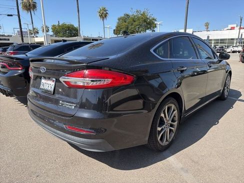 Used 2019 Ford Fusion Titanium FWD image 4