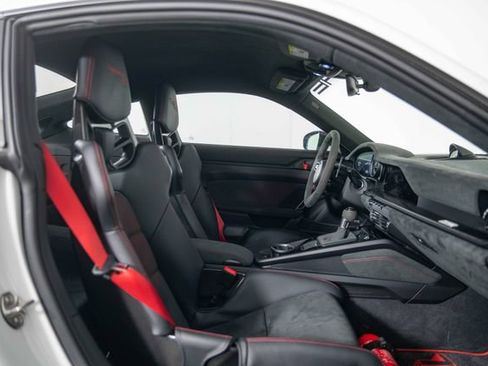 Used 2024 Porsche 911 GT3 RS w/ Weissach Package RWD image 32