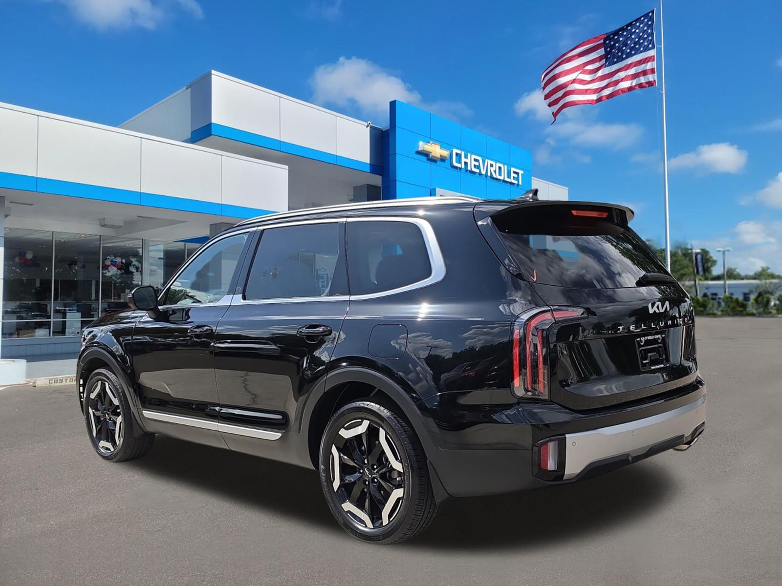Used 2023 Kia Telluride EX w/ EX Captain's Chair Package AWD/4WD image 6