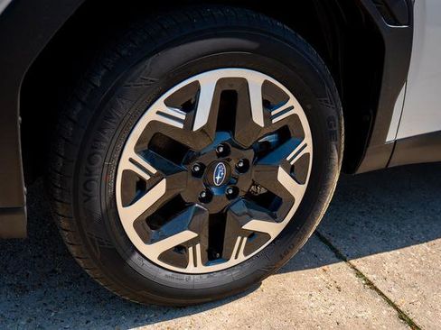 Certified 2025 Subaru Forester Premium AWD/4WD image 14